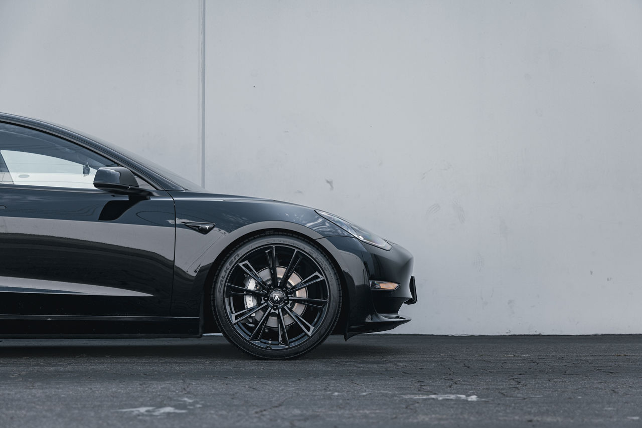Tesla model 3 shop grey black wheels
